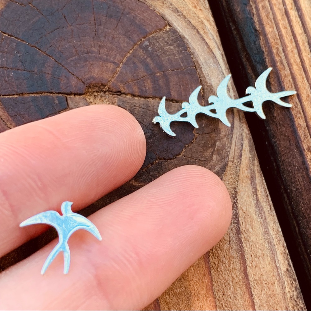 Volery ♡ Stainless Steel Earrings - Picture 4 of 6